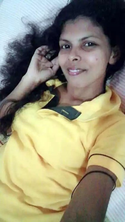 Sri Lankan Girl Selfie Pics (1).jpg