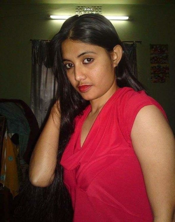 Horny Young Girl Nude Photoshoot (1).jpg