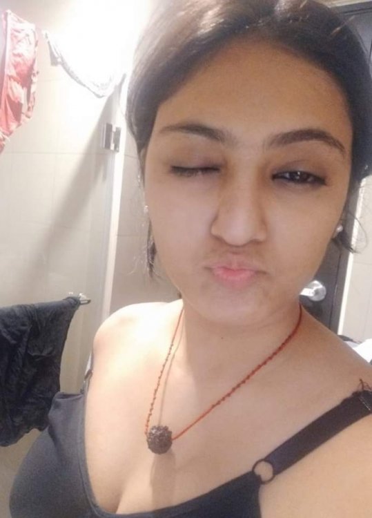 Desi Girl Big Tanker Boobs Full Nude Album (1).jpg