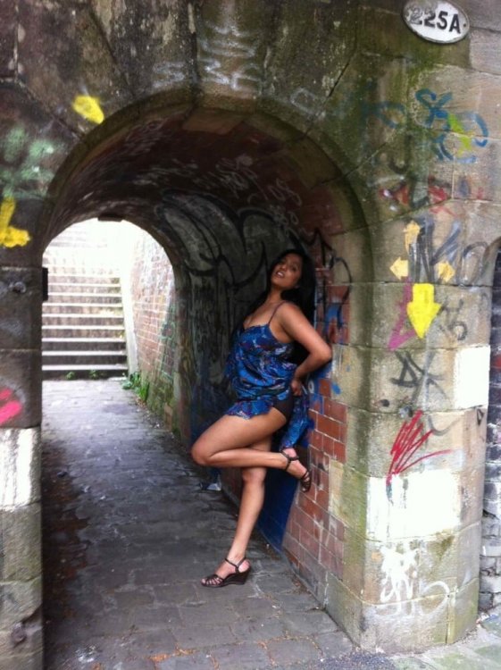 Busty Beautiful Desi Girl from UK  (2).jpg