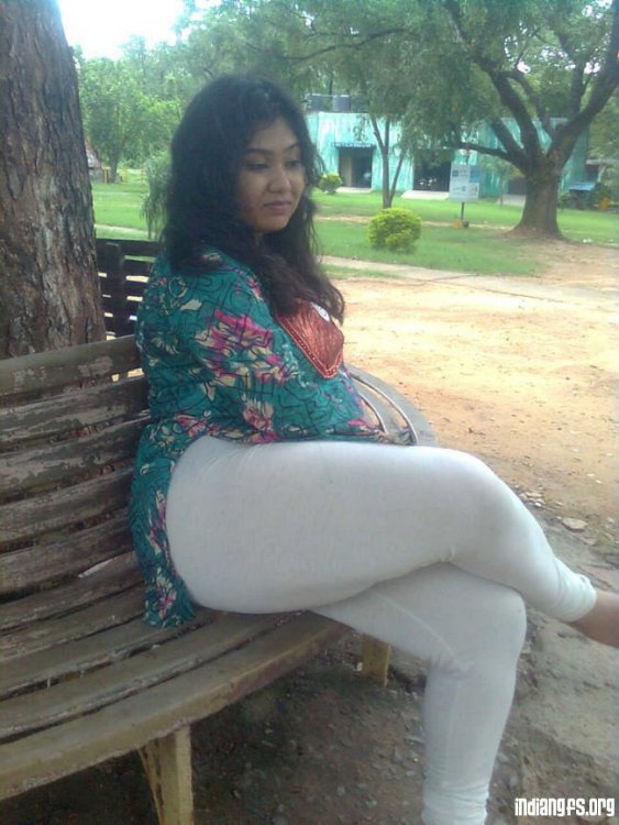 Busty Indian Teen  Nude Pics (1).jpg