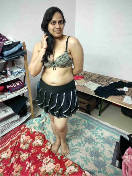 Indian-Housewife-with-big-Tits---7.thumb.jpg.24f6370883ca70bc45f3d15f9a4d1958.jpg