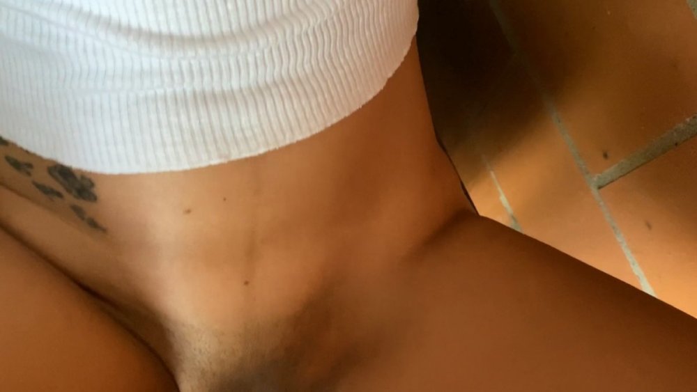 She teases her neighbor and gets fucked while cleaning.mp4_snapshot_03.44_[2022.04.09_18.52.16].jpg