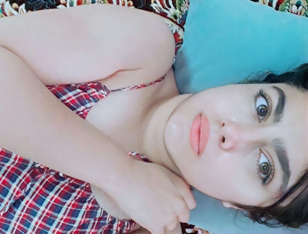 Milky Beauty Selfie 02.jpg