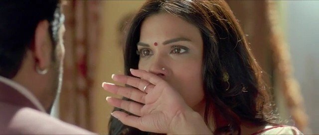 Sara_Loren_Hot_Scene_in_Fraud_Saiyaan_2019_w0qscu_exported_91600.jpg