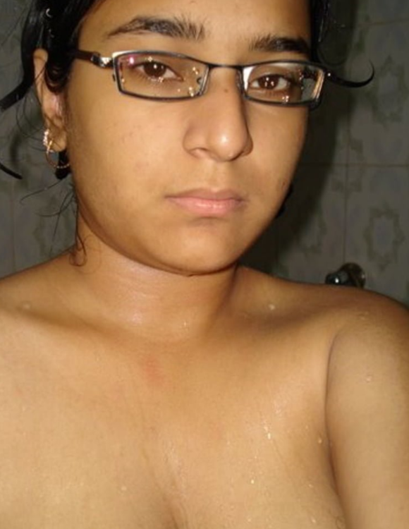 Indian-college-girl-nude-selfie-5.png
